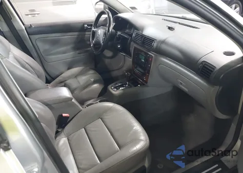 2004 Volkswagen Passat Glx z USA, uszkodzony, nr VIN WVWYH63B24E174284